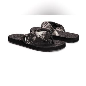 MUK LUKS Shore Vacation Flip Flops